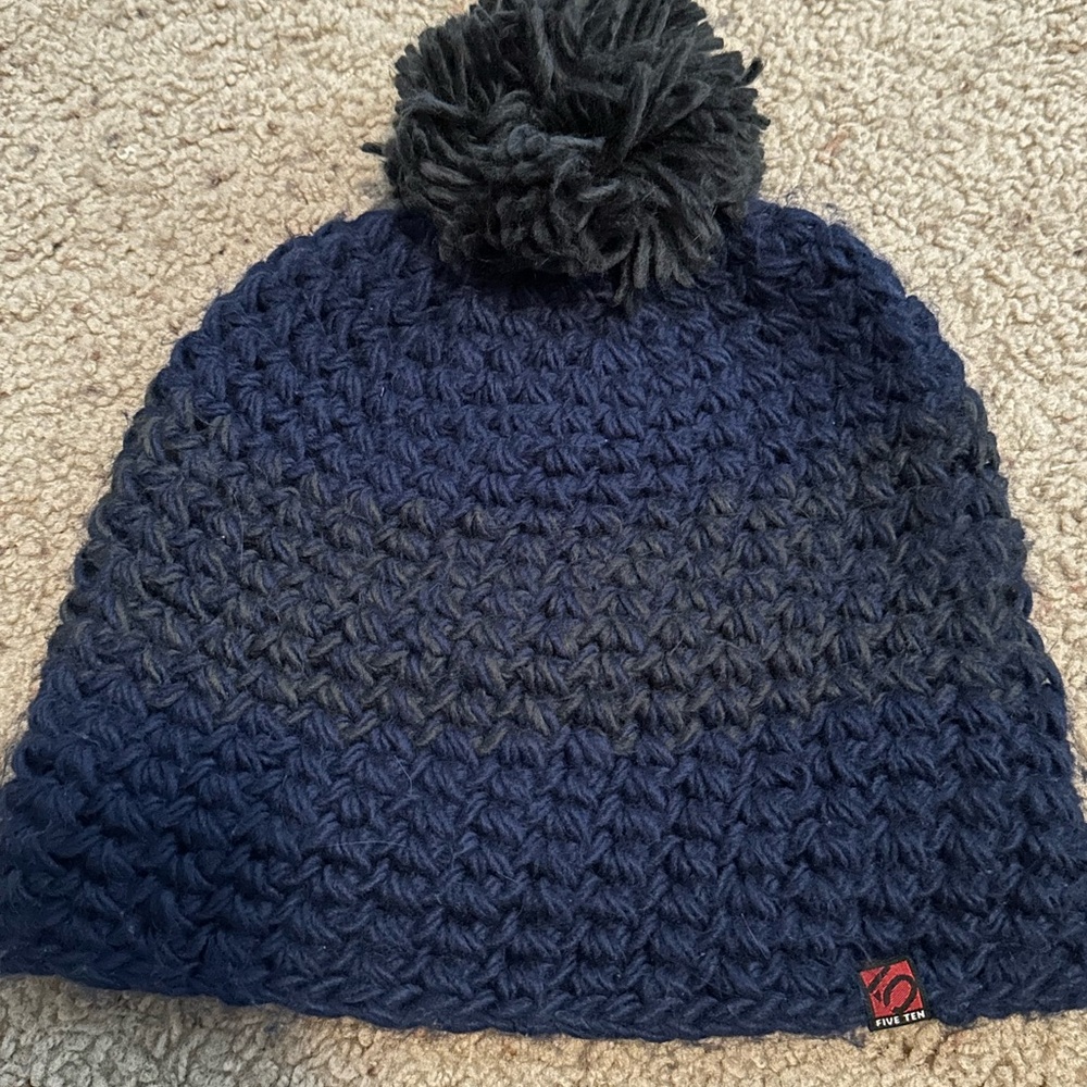 Five ten Pom beanie